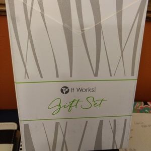 It Works Holiday Gift Set (Peppermint)